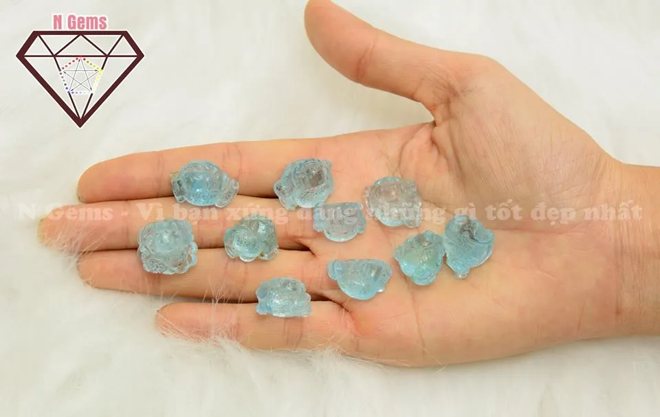 Mặt dây chuyền phong thủy Tỳ Hưu đá Aquamarine thu hút tài lộc
