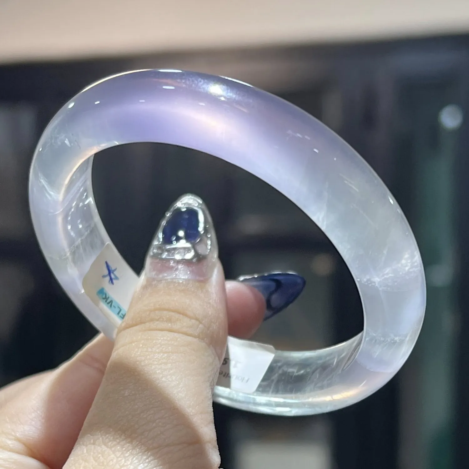 Tiêu chí đánh giá chất lượng đá phong thủy cao cấp: Từ màu sắc, độ trong đến nguồn gốc và năng lượng Vòng tay đá Fluorite