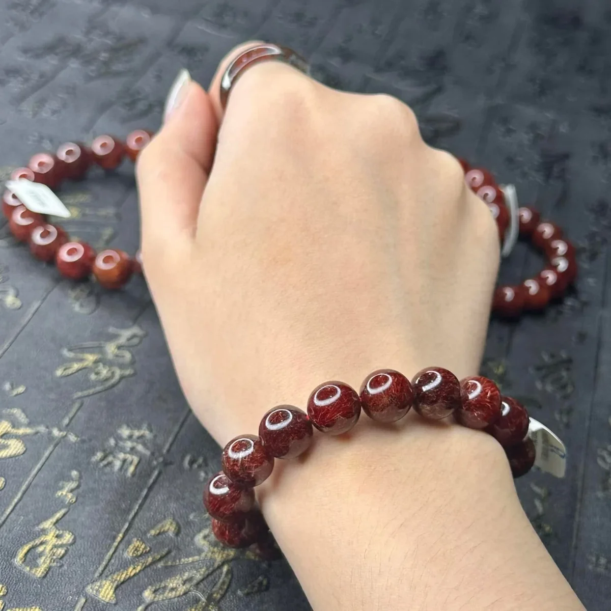 Chuỗi Thạch Anh Tóc Đỏ đa dạng size hạt Chuỗi Thạch Anh Tóc Đỏ đa dạng size hạt