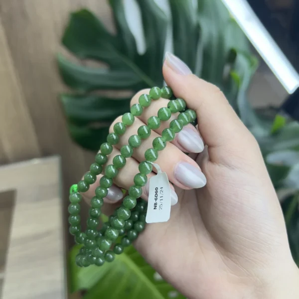 Chuỗi dây ngọc bích 6mm màu xanh tươi Chuỗi dây ngọc bích 6mm màu xanh tươi