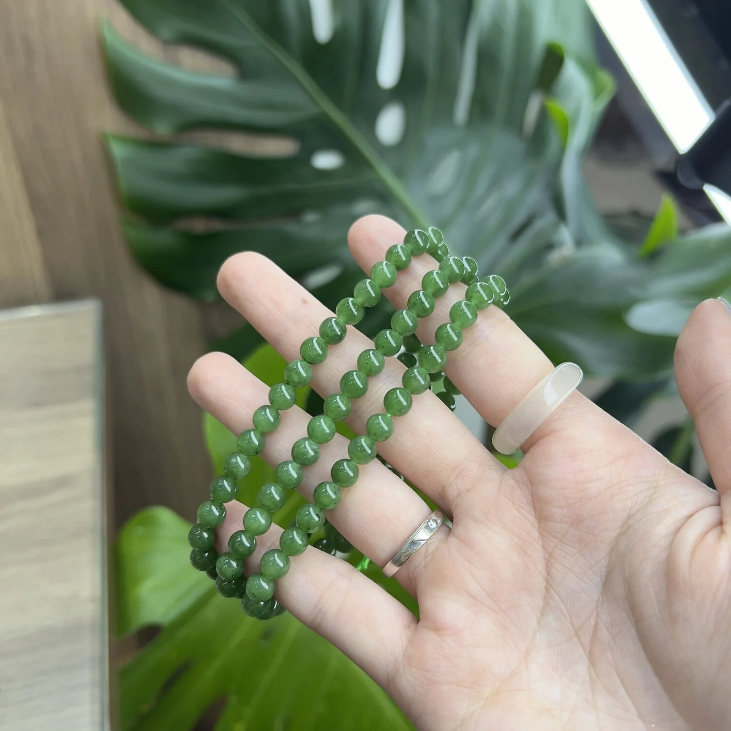 Chuỗi dây ngọc bích 6mm màu xanh tươi Chuỗi dây ngọc bích 6mm màu xanh tươi