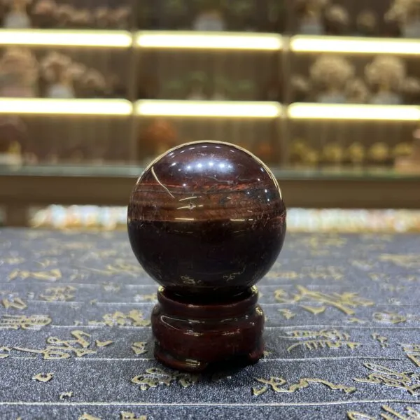 Quả cầu Mắt hổ đỏ