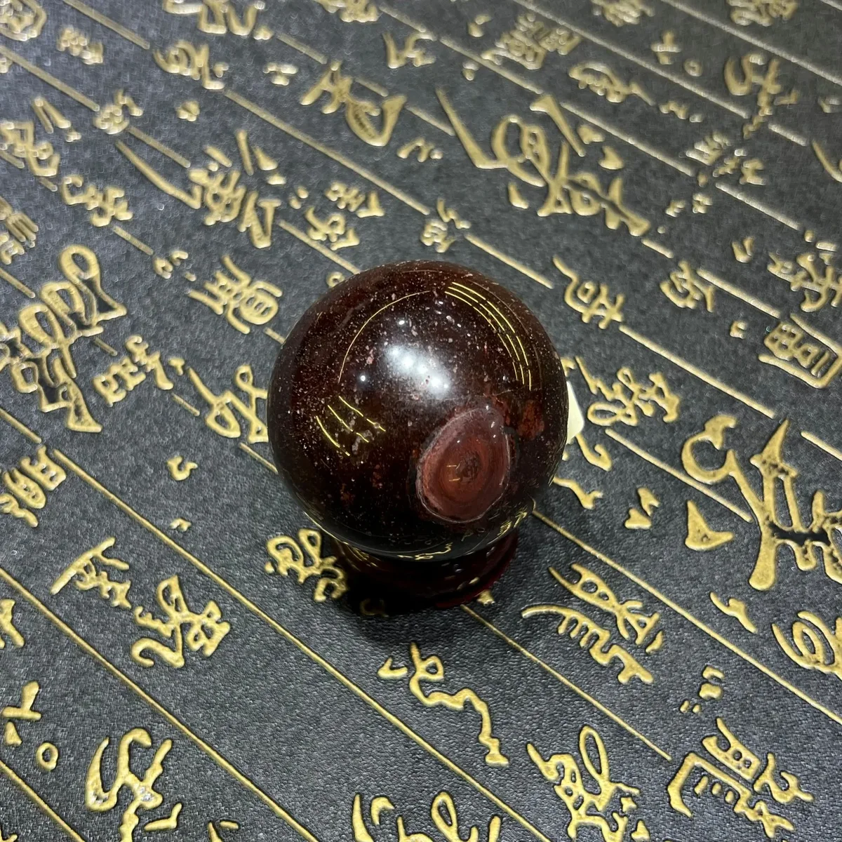 Quả cầu Mắt hổ đỏ Quả cầu Mắt hổ đỏ