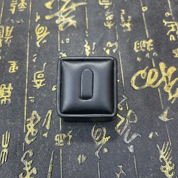 Trụ gài nhẫn bọc da PU Đen