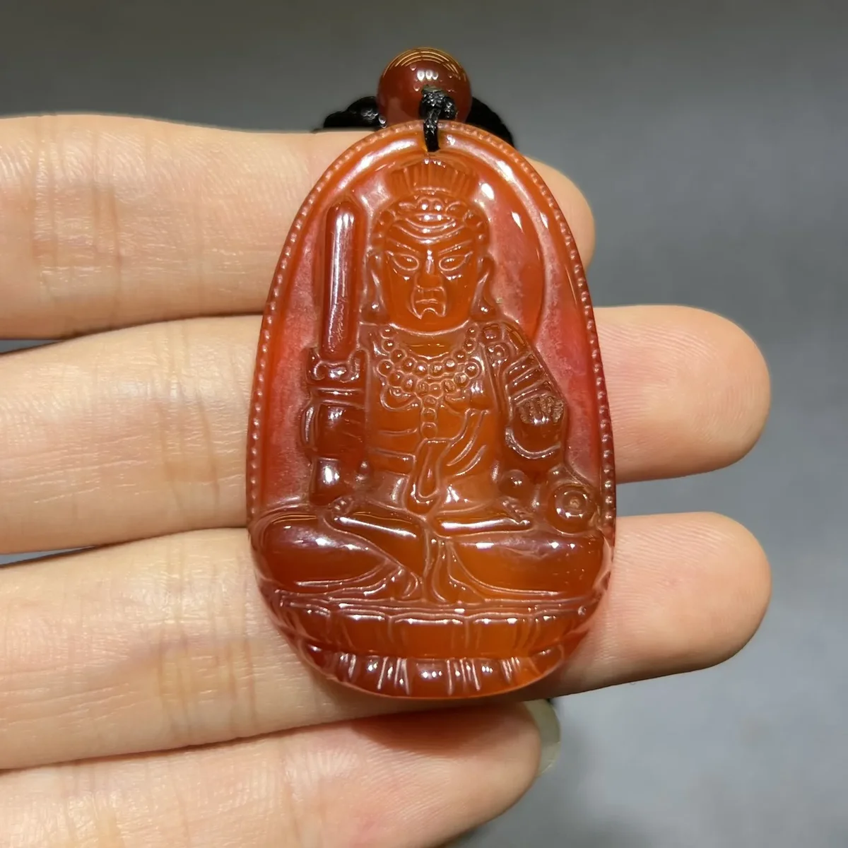 Phật Bản Mệnh đá mã não đỏ dành cho người mệnh Hỏa với mệnh Thổ