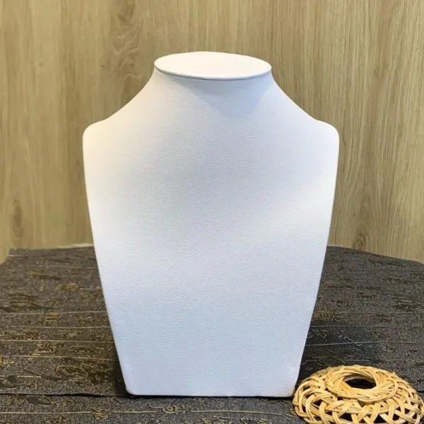 Cổ da trưng bày trang sức, dây chuyền, vòng đeo cổ cao 20cm (đỏ) Cổ da trưng bày trang sức, dây chuyền, vòng đeo cổ cao 20cm (đỏ)