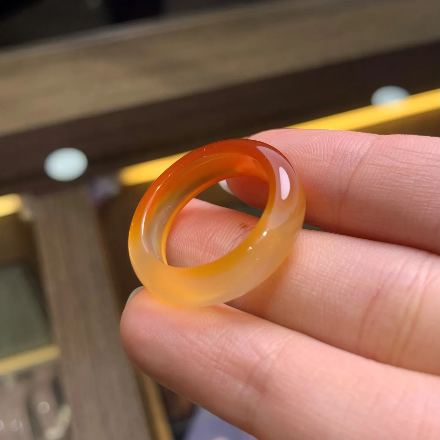 Nhẫn mã não vàng Nhẫn mã não vàng có các tone màu khác nhau
