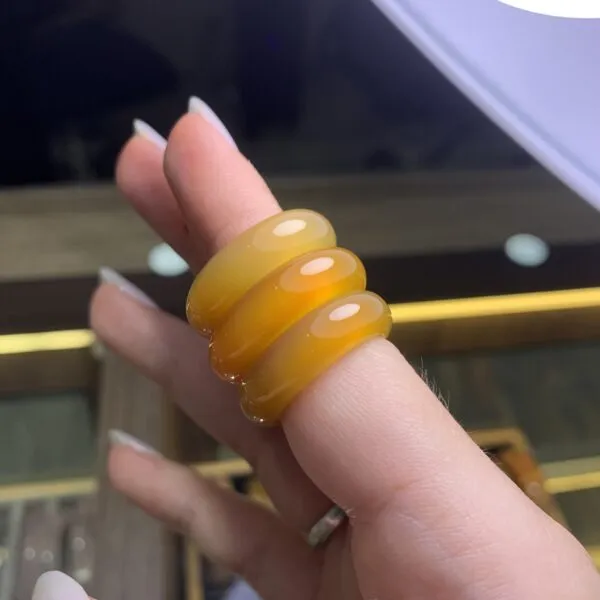 Nhẫn mã não vàng Nhẫn mã não vàng