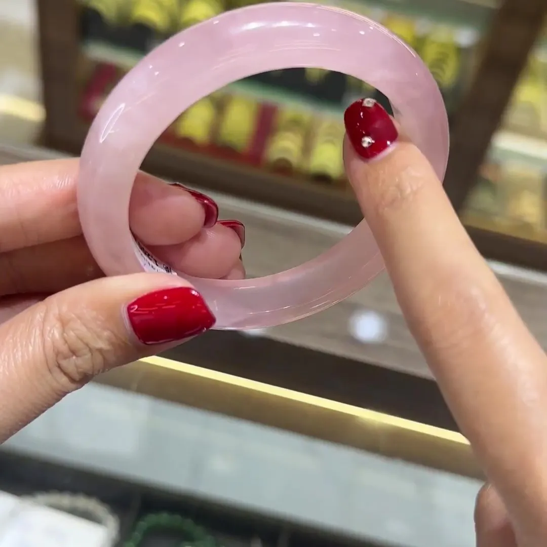 Cách đo tay để chọn vòng tay phù hợp