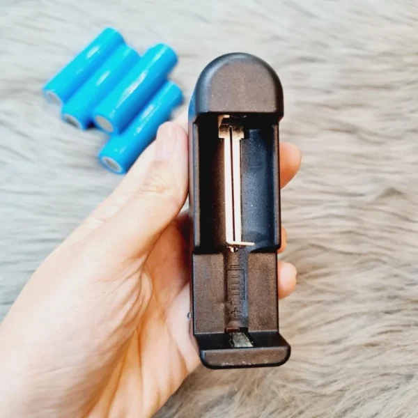 Đèn pin chuyên dụng dùng để soi đá, soi tiền giả 3 màu có tia UV cao cấp kèm sạc + PIN - Ảnh 7