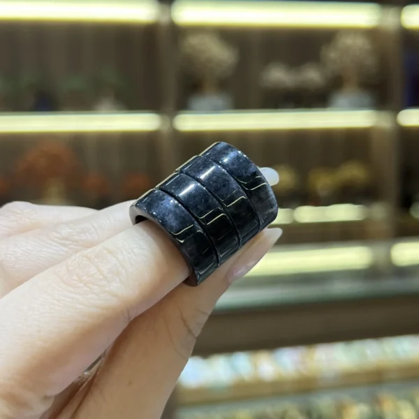 Nhẫn Cẩm Thạch Gà Đen - Bản Vuông